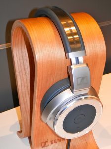 Baker’s Dozen – Headphones & Related Electronics at the Munich High End 2015
